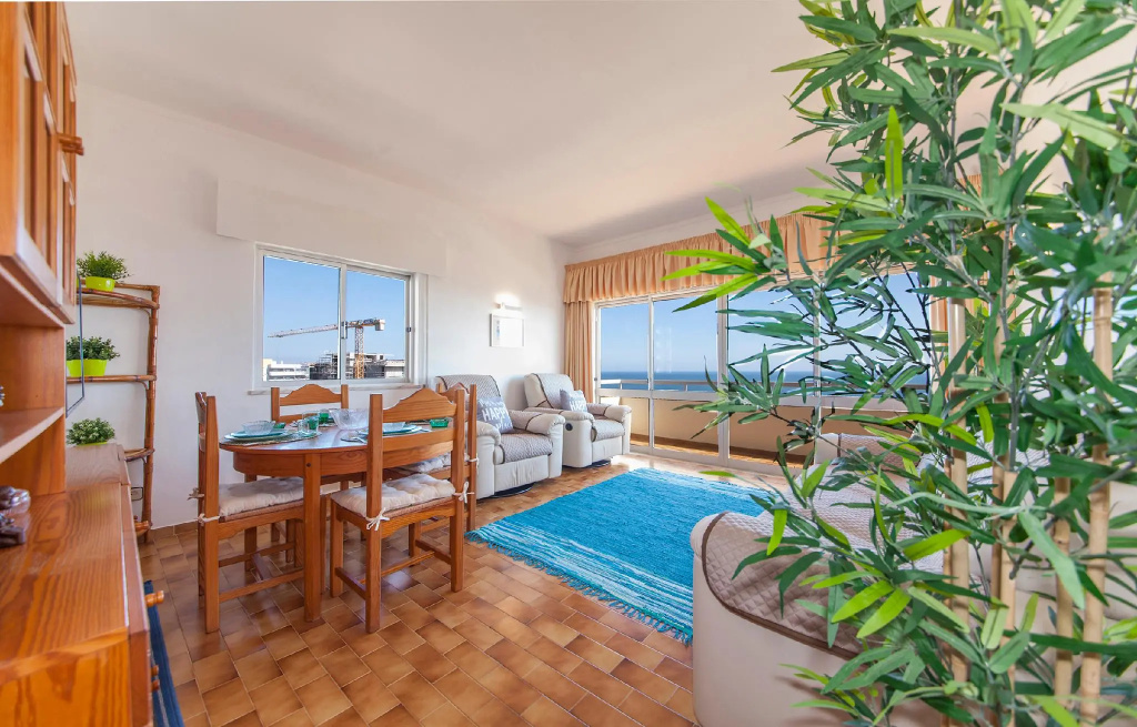 B43 - Spotless Seaview Apartment