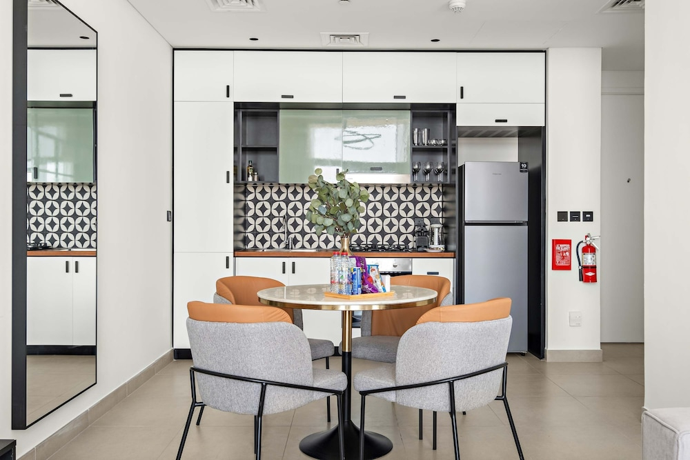 Silkhaus Stylish 2bdr Emaar Tower Near Mall