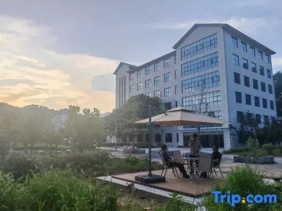 Herun Traditional Chinese Medicine Health Theme Hotel