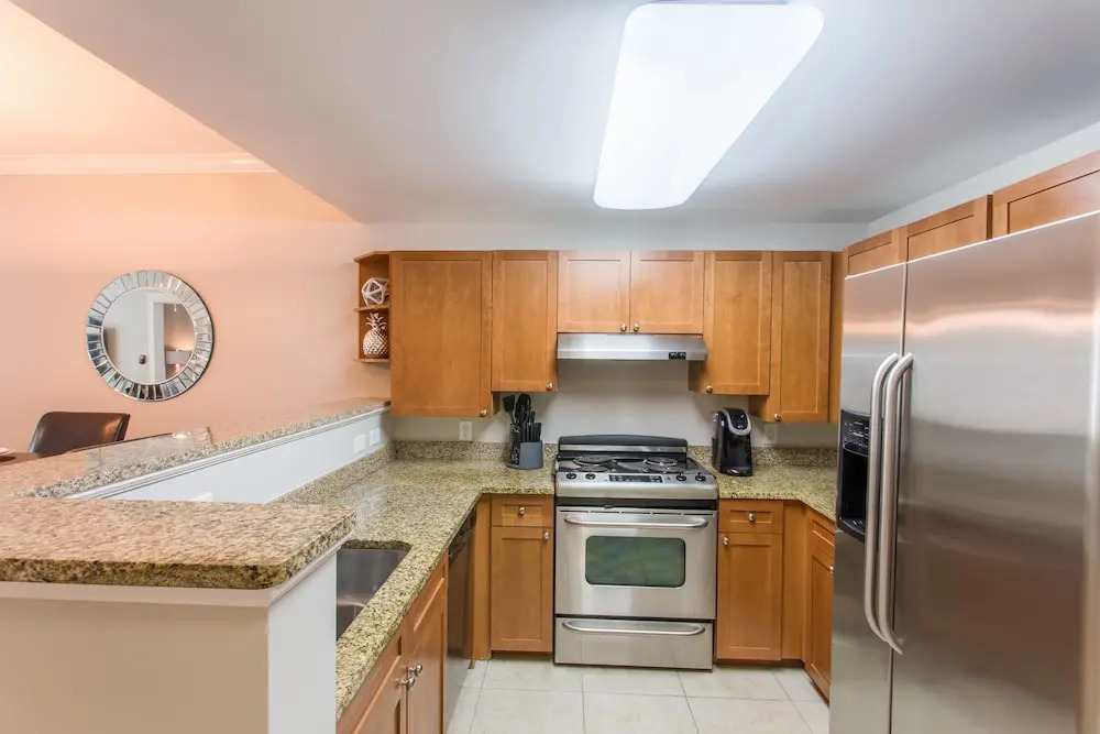 Waterscape A230 - 1 Br condo by RedAwning