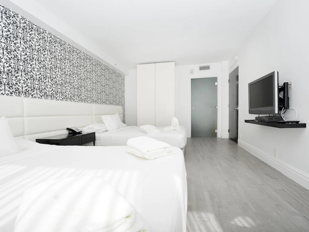 Miami World Rental - Mondrian 1220