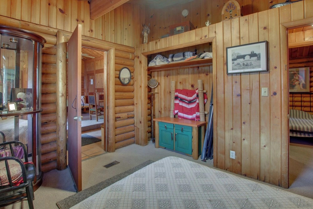 Walk to Lava Hot Springs Pools From Cozy Cabin!