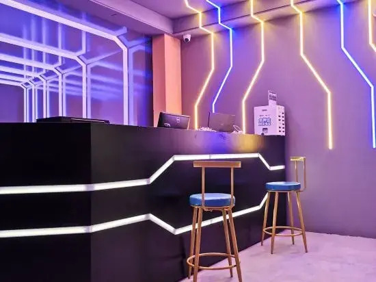 ReMAX Esports Hotel (Ningbo East New City Cultural Square Branch)