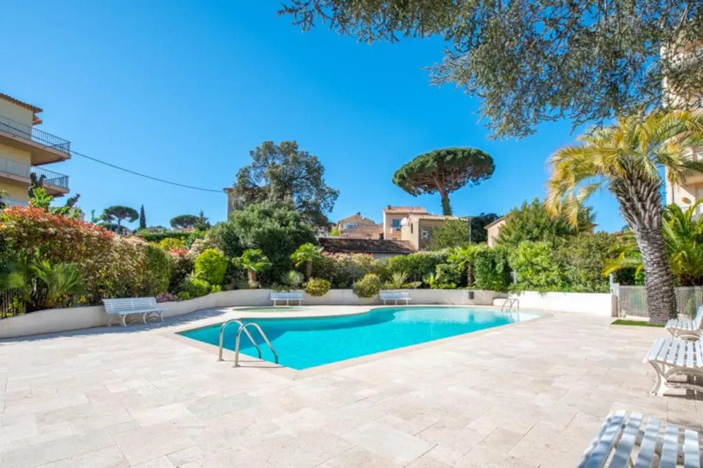 Apt with Pool 10 Min From the Beach