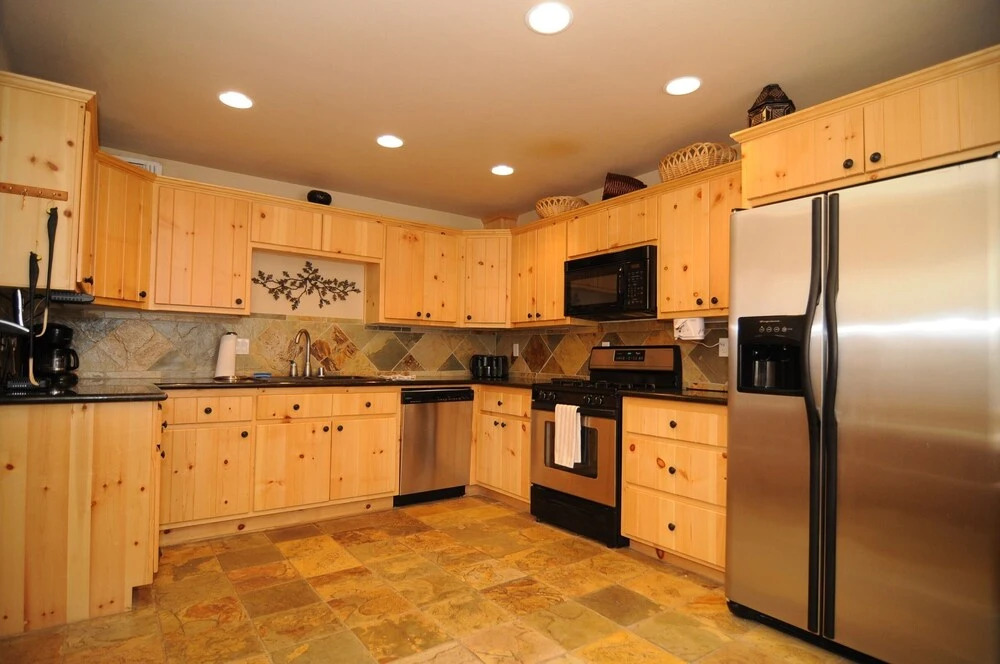 No. 13 Ski-In/Ski-Out Bear Mountain - 5 Br Home
