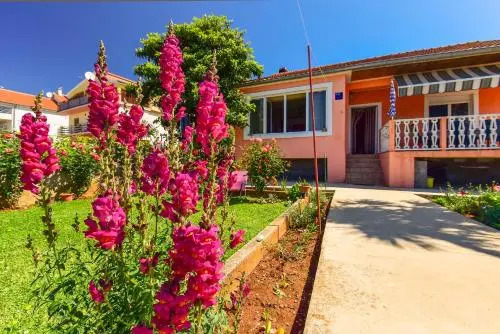 Holiday House Anica 1313