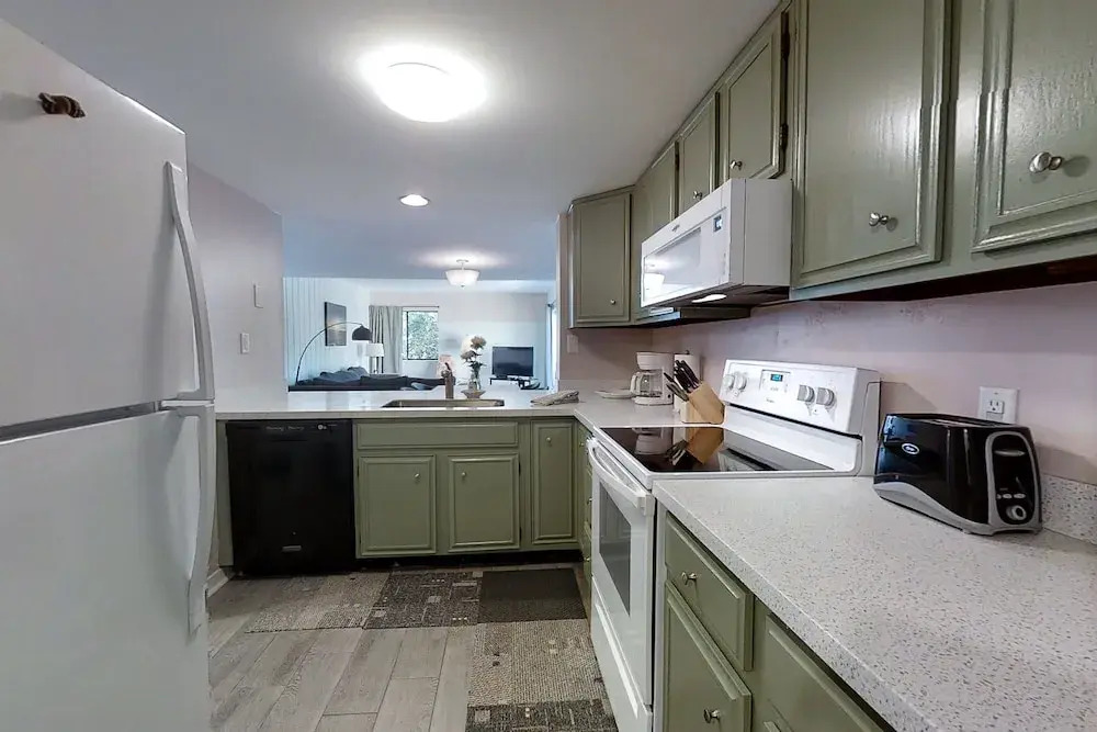 Bright & Airy Dog-friendly Condo W/shared Pool, Free Wifi, Central AC, & W/D