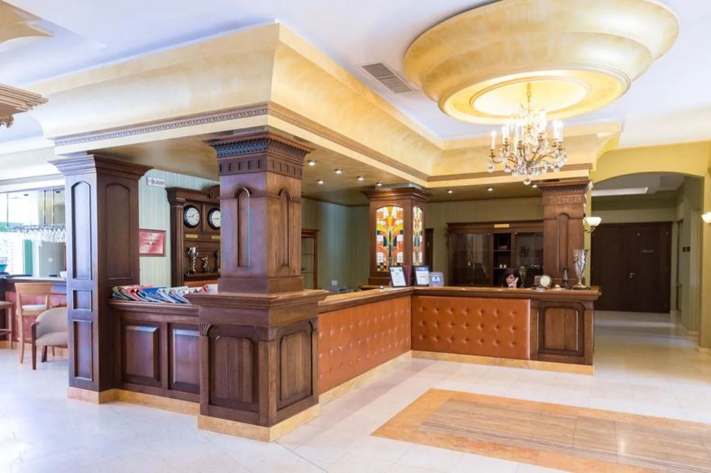 Romance Hotel and Family Suites