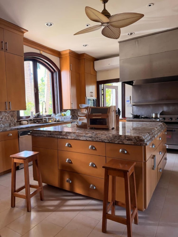 Expansive 6BR Estate Panoramic Sea Views Pool Resort Access