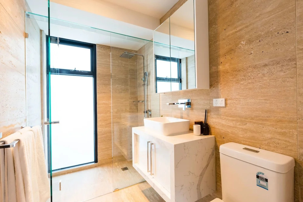 RENEE, 4BDR North Melbourne House