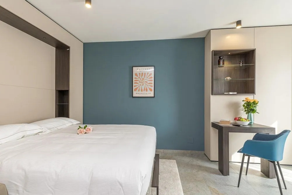 Icon H 504 Suite Micro-living