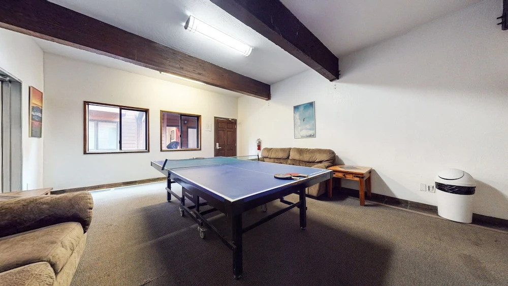 Helios North 6 Spacious and Bright, Pet-Friendly, Walk to The Village Gondola by RedAwning