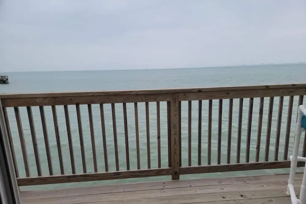 New Waterfront Bungalow Fishermans Paradise 2 Bedroom Home by RedAwning