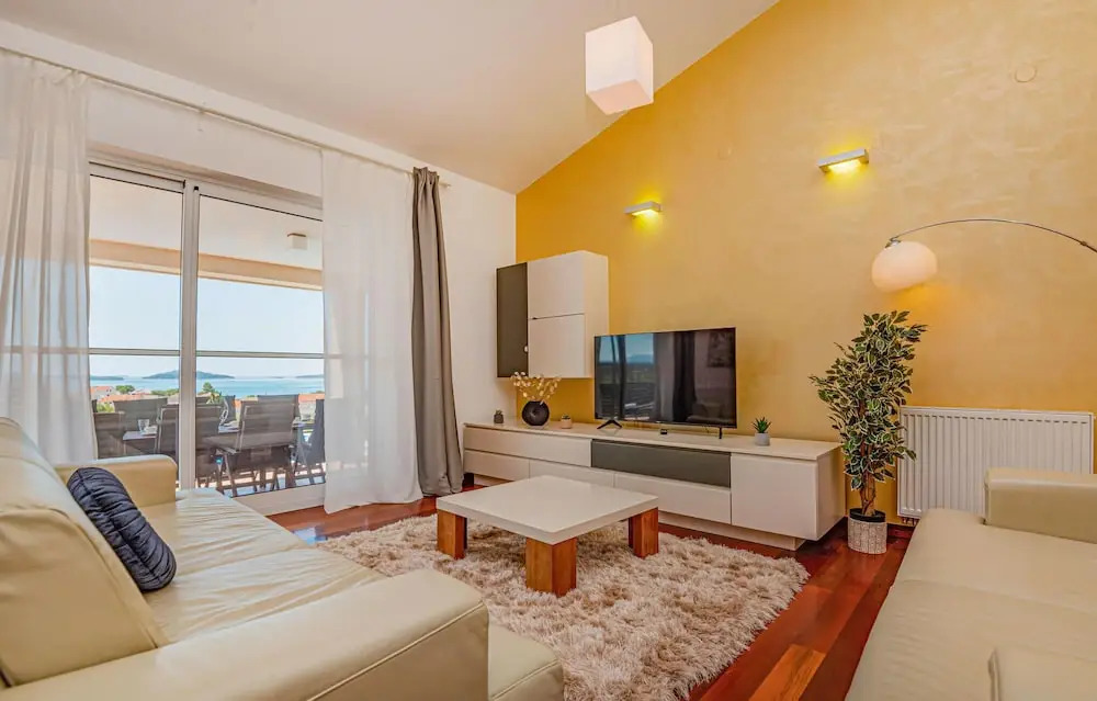 4 Bedroom Stunning Home In Brodarica