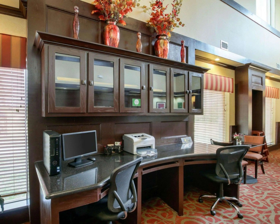 Comfort Suites Palestine