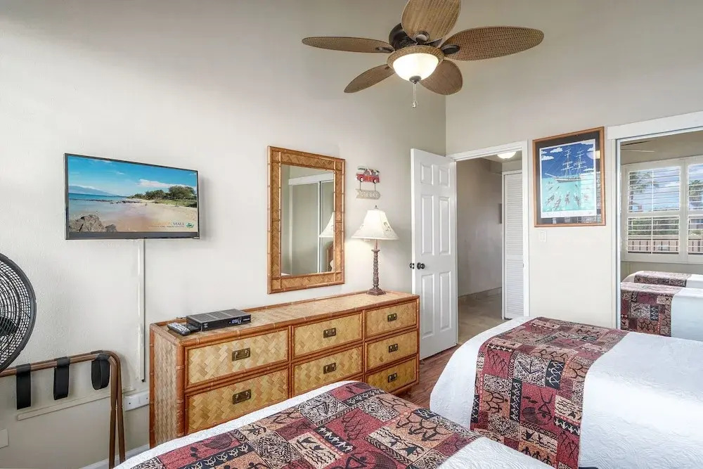 Kamaole Sands 2-406 - Luxurious Renovation - Penthouse Ocean Views - Split AC