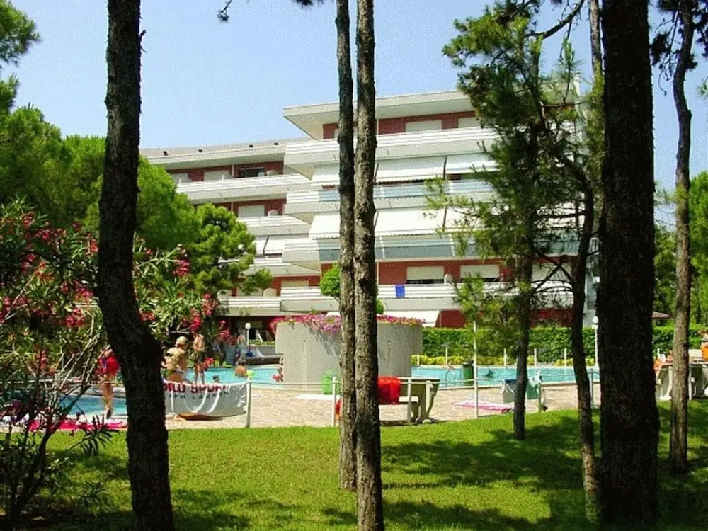 Seaside Sweet Holiday Hideaway in Lignano With Swimming Pool