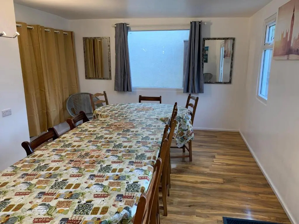Fantastic villa bournemouth - spa, parking, garden