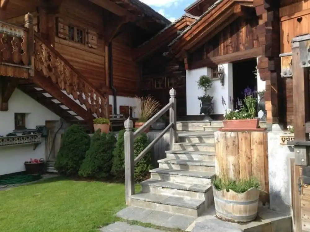 Cozy fully serviced Twin Chalets