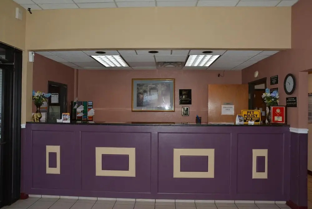 Lincoln Inn Express Hotel and Suites