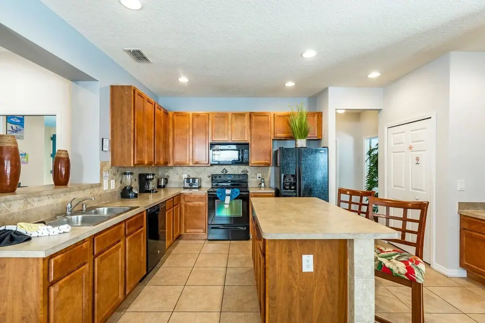 Gated Private Pool Home With Spa & Games Room