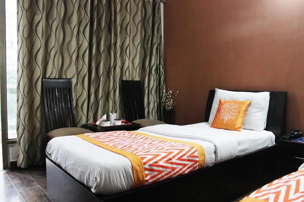 Oyo Premium Galleria Market Dlf 4