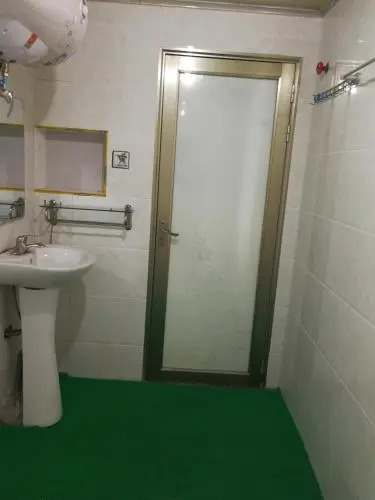 80 Youth Hostel
