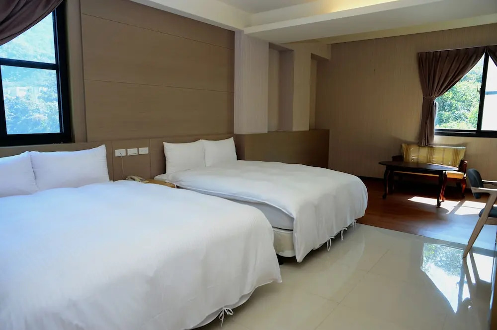 Yi Da Lakeside Hotel