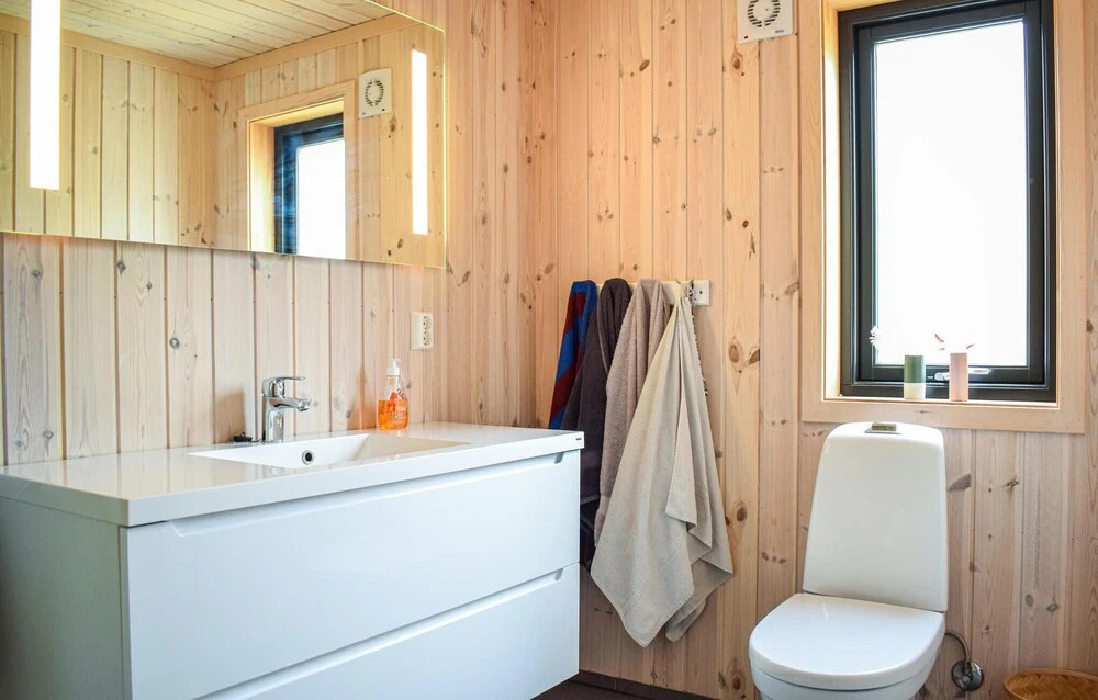 Beautiful Home In Skare With Wifi