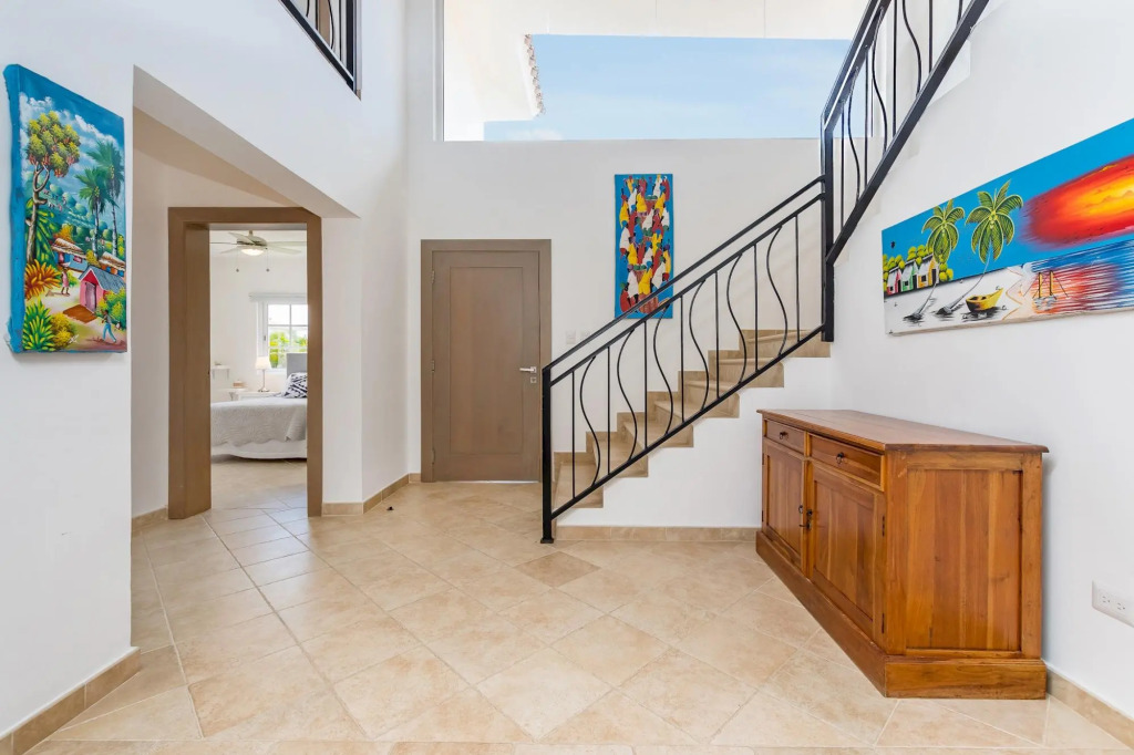 Beautiful 5-BDR 2 levels villa for rent