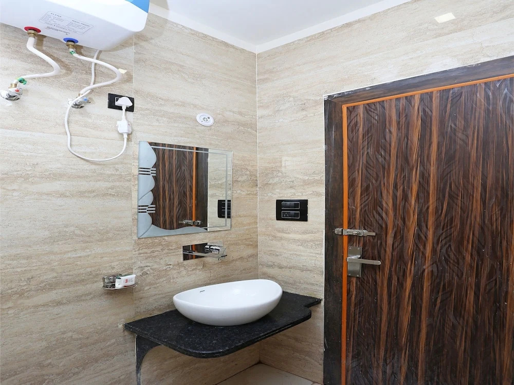 OYO 10656 Hotel Shravya Residency
