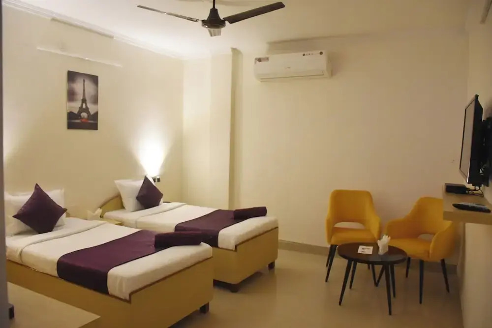Date Palm Hotel