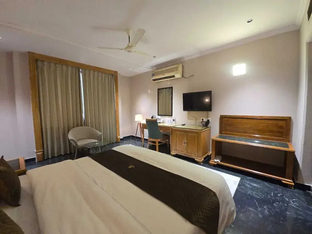 Hotel Supreme Suites Ludhiana