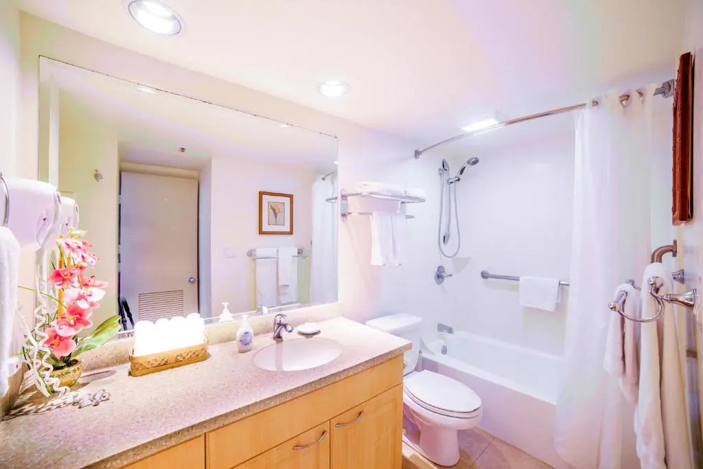 36th Floor with Beautiful Mountain Views | 1 Block to Beach | Free Parking & WIFI