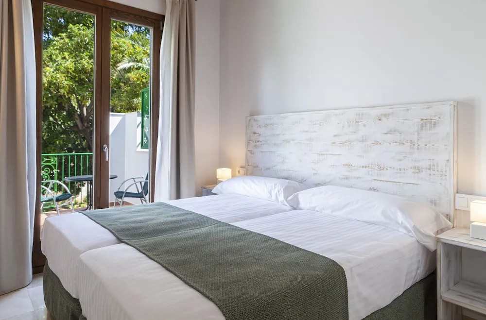 Ad Hoc Vitae Retreats & Health Only Adults