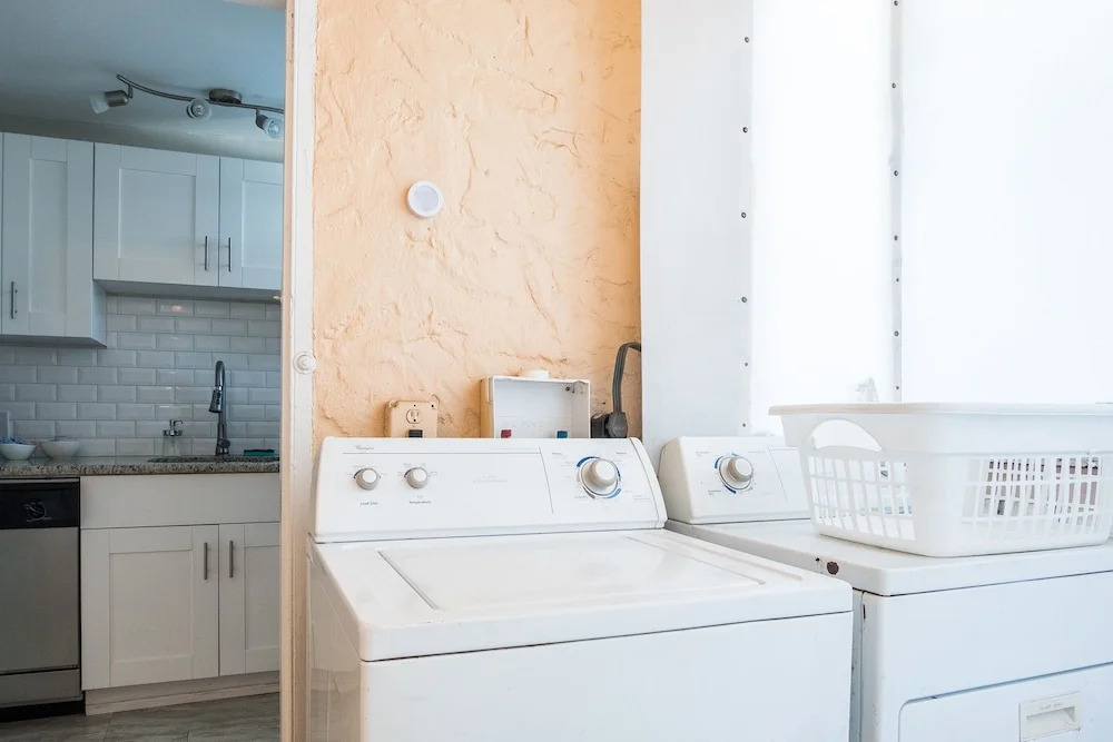 1 BR with Parking next to Bay and Shopping by Frontdesk