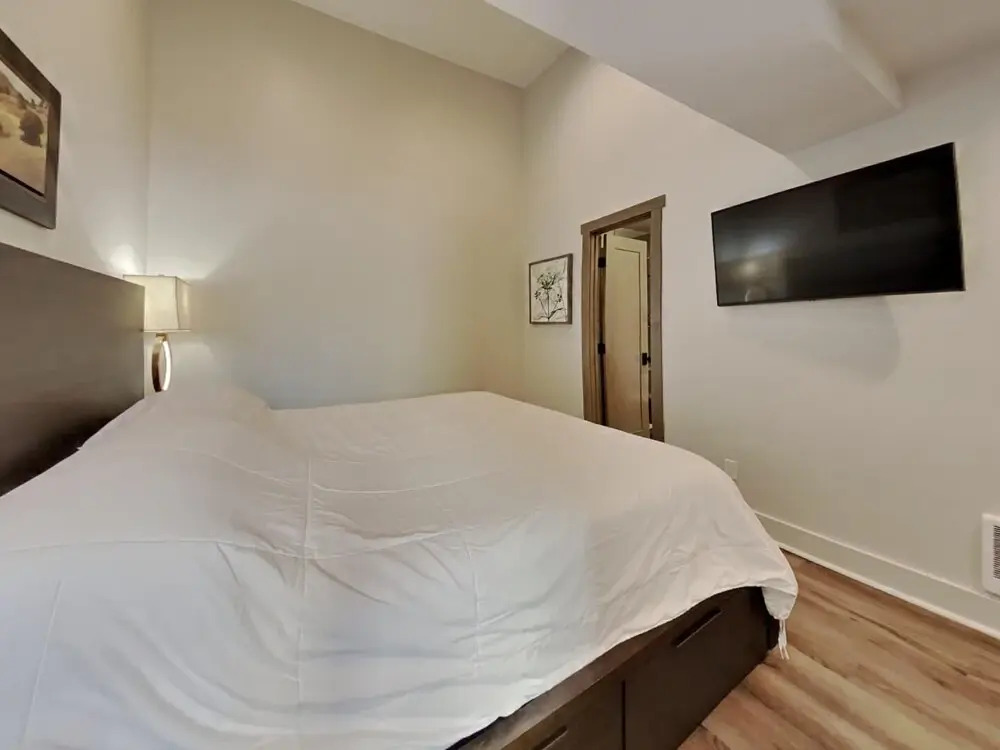 1849 Condos 642 3 Bedroom Home