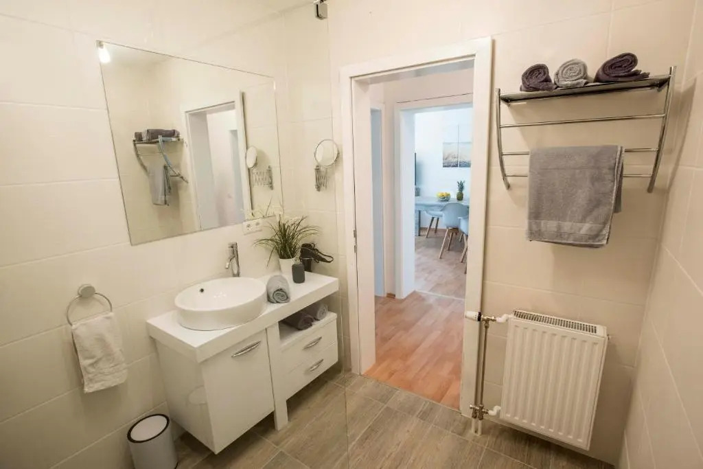 Große Ferienwohnung mit Seeblick nahe Wörthersee Ideal für Familien & Gruppen