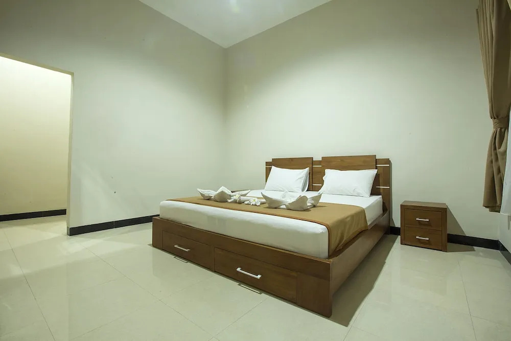 Ladiva Shore Hotel