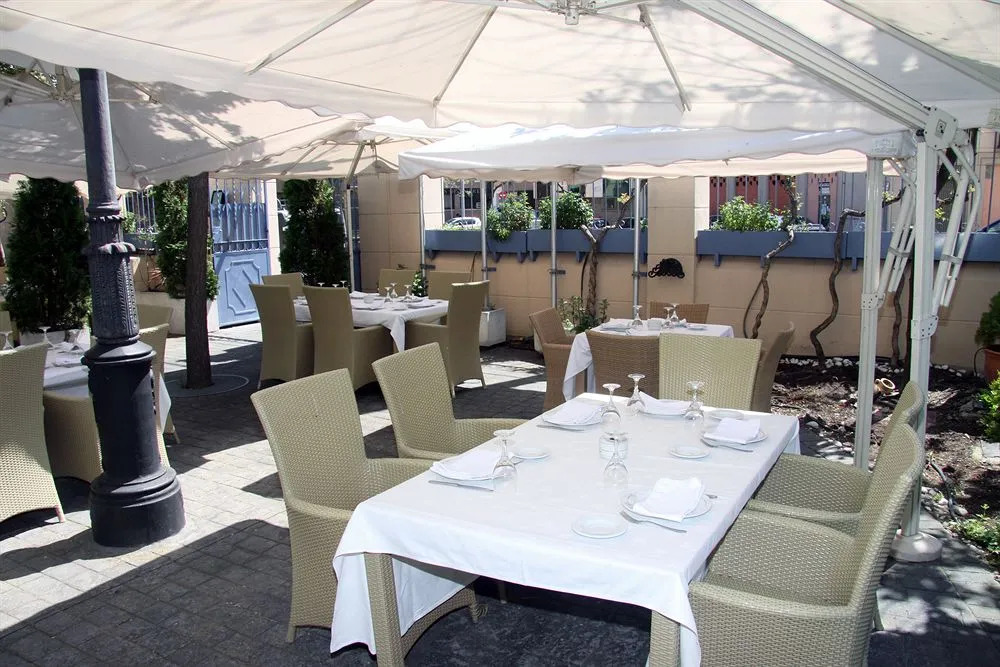 Apartamentos Plaza de Santiago - Estudios Turisticos - 1 LLAVE