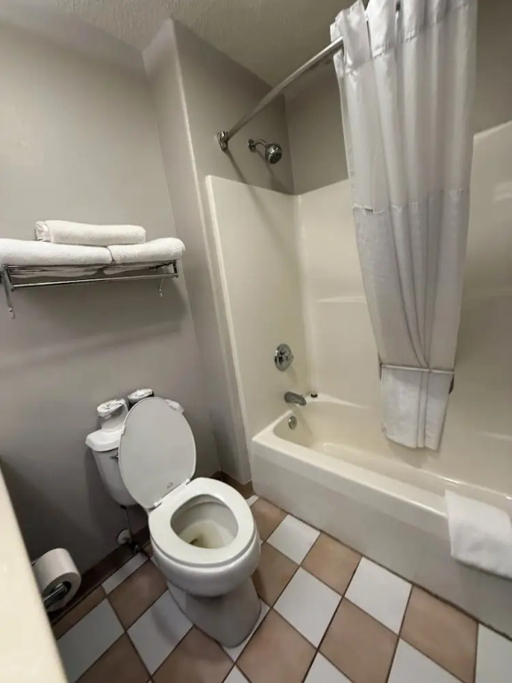 Relax Inn & Suites