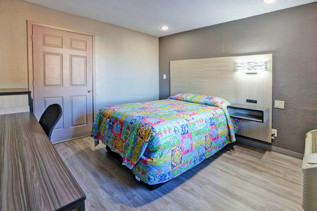 Super 7 Inn Dallas Near Duncanville