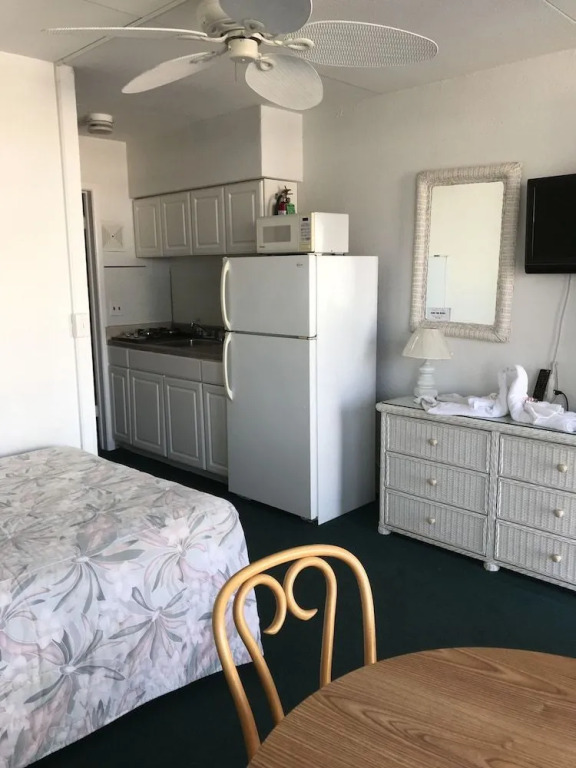 Gold Crest Motel