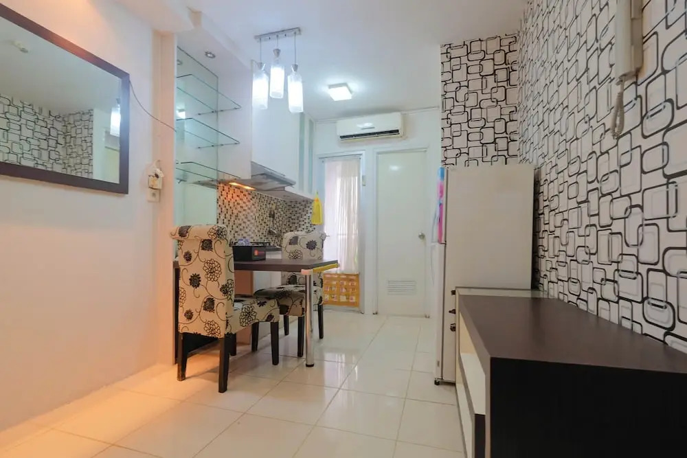 Emerald Functional 2BR Apartment Gading Nias