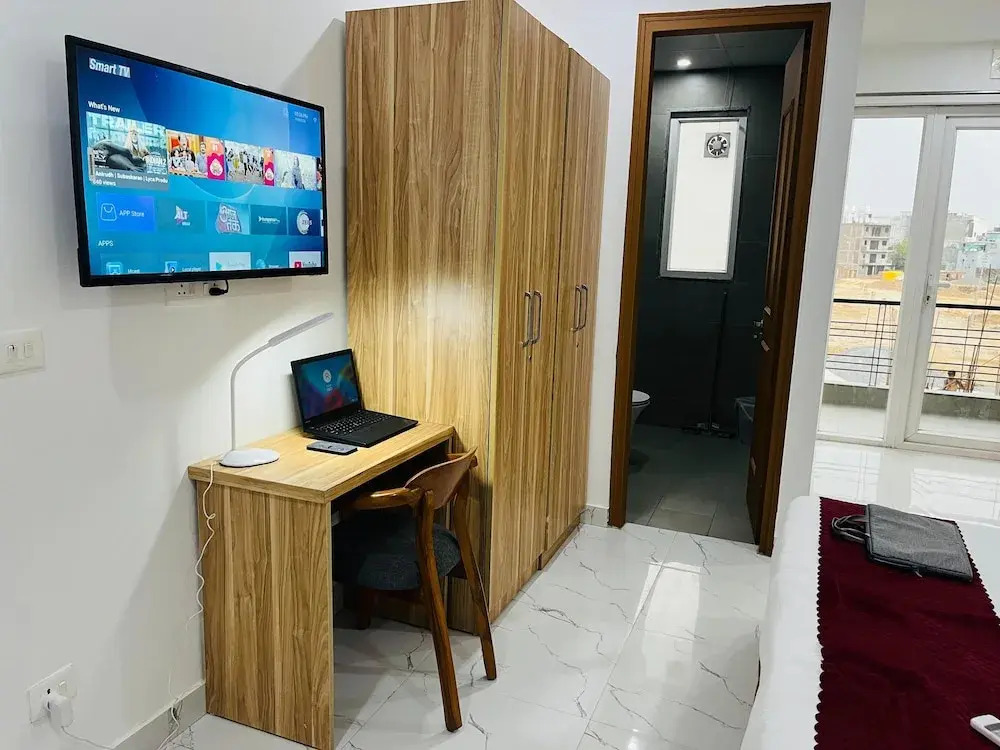 The Lodgers Luxury 1 BHK Serviced Apartment in Gurugram Near Millennium City Centre Metro