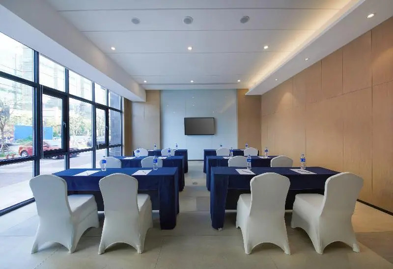 Holiday Inn Express Zhangjiagang East