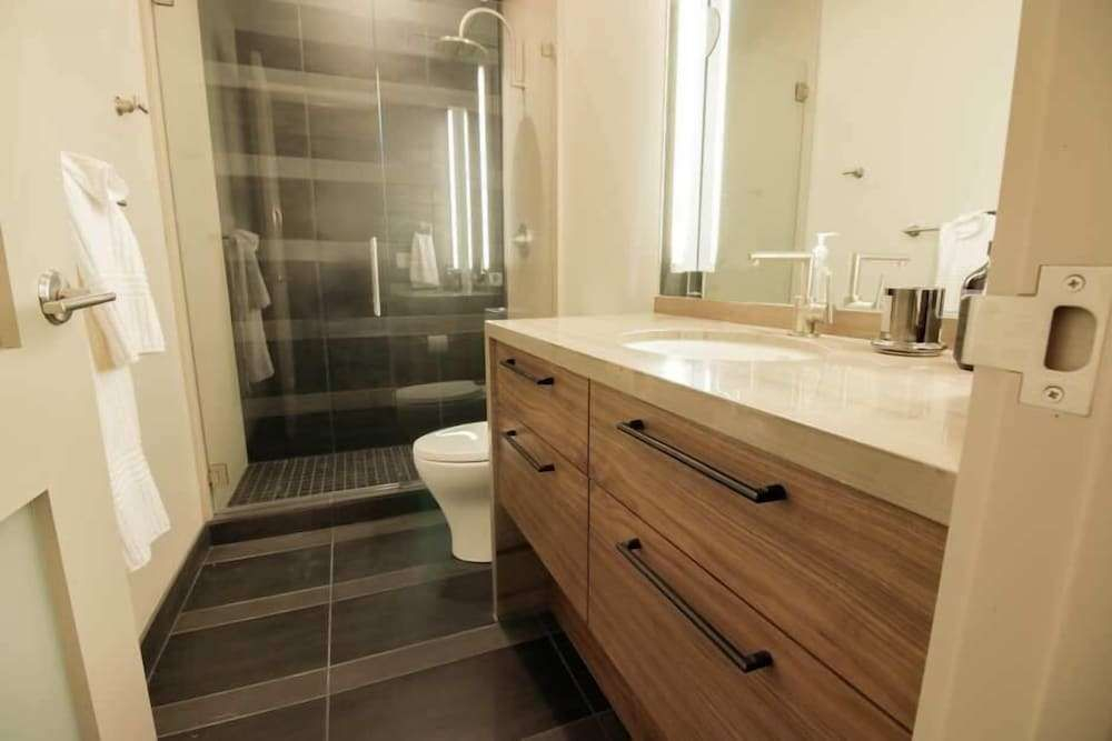 Main Street Townhome By Lespri Management