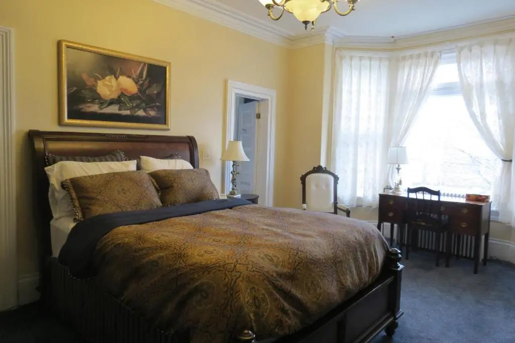 The Roses Heritage Inn
