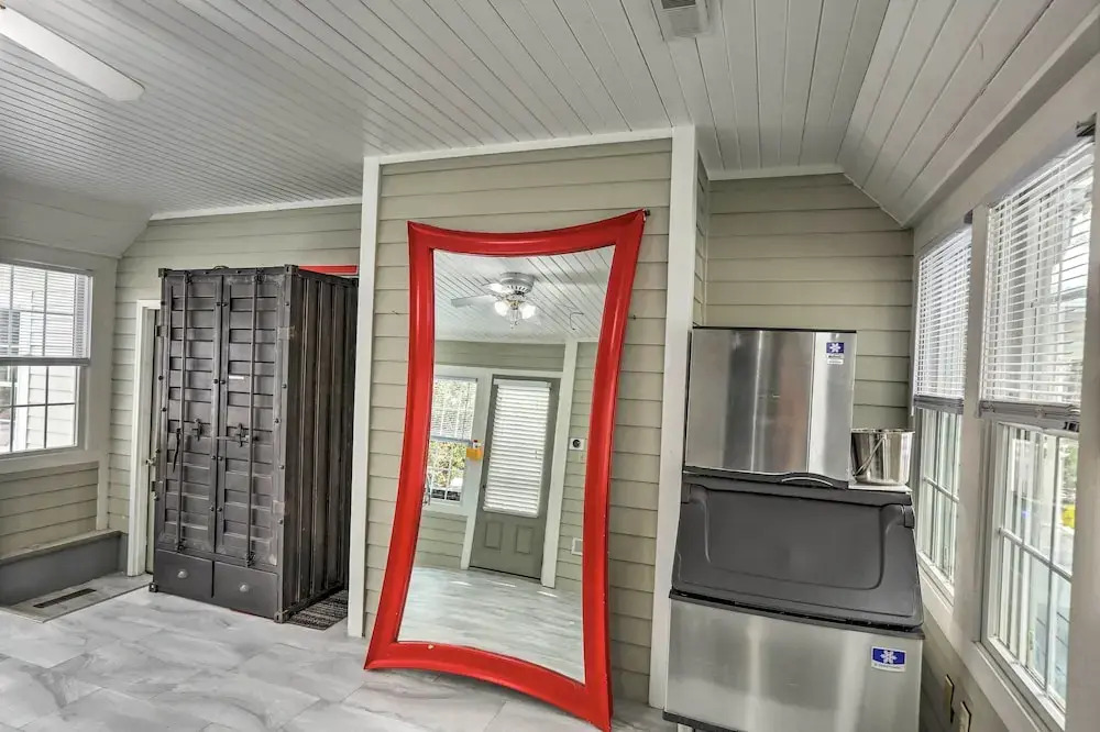 5 acre Graceland Family Home in West Des Moines