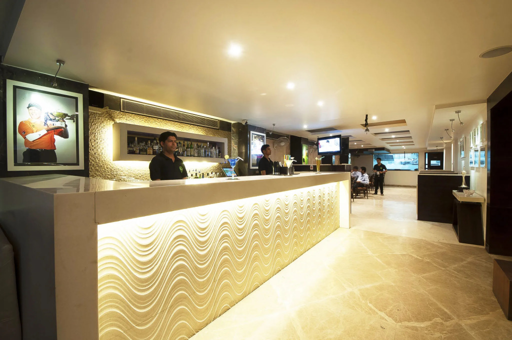 Hotel Le Roi Near New Delhi Railway Station